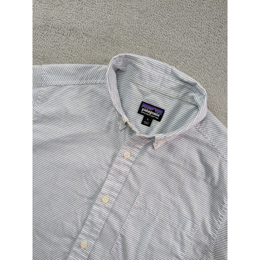 Patagonia Mens Organic Cotton Blue White Striped SS Button Down Shirt Small